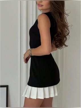 GORGLITTER Black & White Mini Dress
🖤🤍 Worn once — excellent condition